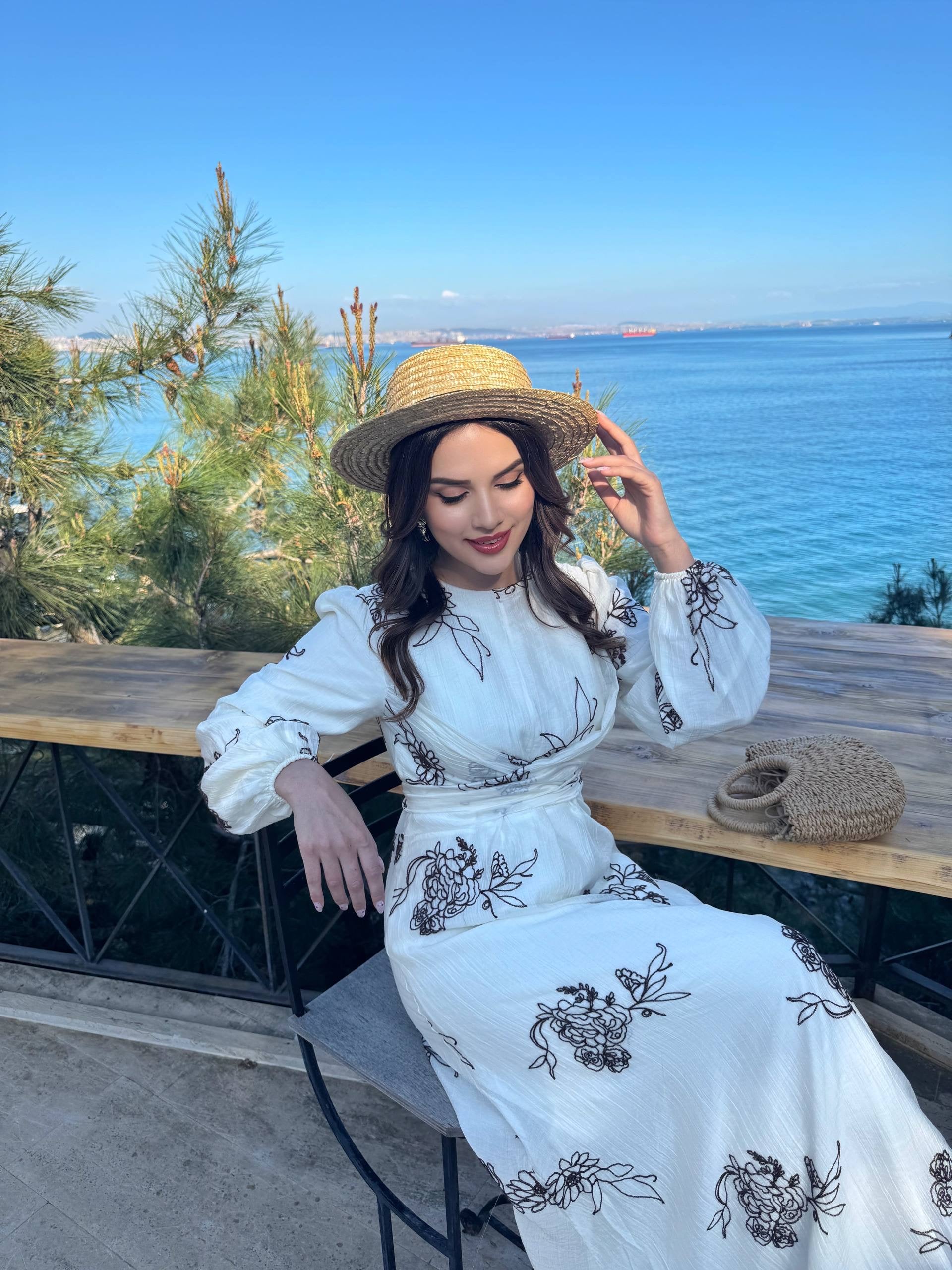 Çiçek desenli liyosel elbise